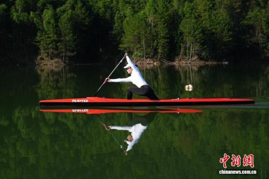 2025�꣬��ʫ���ڽ���ѵ�����ܷ��߹�ͼ