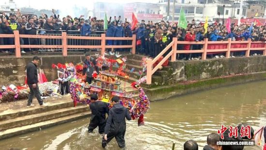 ��ֳ�������Ⱥ�ڡ����Ͽ�����ý�����Ĺ�ͼ