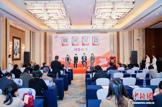 3��11�գ��������������վ��ۡ������ڵ���ҵ����ר�໪�н��������������ڽ���ʡ�ϲ��о��С������������פ�人�칩ͼ2