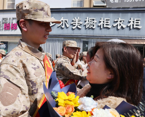 ͼΪ�����򼴽�̤�;�Ӫ���±������ʻ����Ա��������кͺ����ȡ�