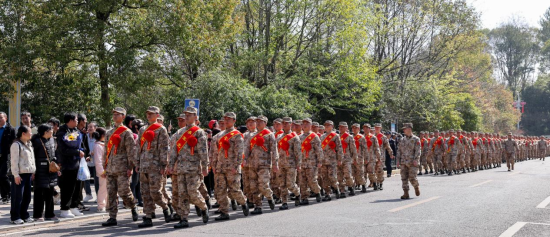 ͼΪ�ش���컨��120���±�������ͦ��̤�Ͼ������̡�