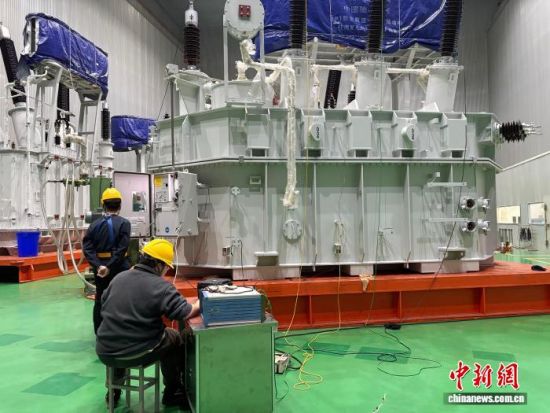 3月24日,江西变压器科技股份有限公司的生产车间内,各条生产线正有序运转。中新社记者 李韵涵 摄 3月24日,江西变压器科技股份有限公司的生产车间内,各条生产线正有序运转。中新社记者 李韵涵 摄