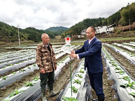 ͼΪ���˲ƣ����������������̼�Ա�����ղ�������ԭ��