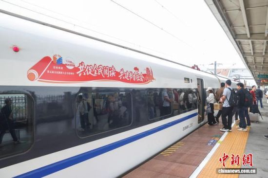 ͼΪ4��21�գ�G2319�Ρ������г���ͣ���ڽ���Ƽ�籱վ�������� ��