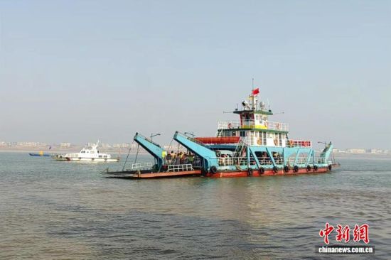 图为长江九江段,渡船航行。九江海事局供图 图为长江九江段,渡船航行。九江海事局供图