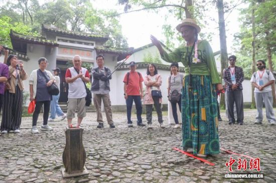 5��28�գ�����®ɽ��2026�����조Discover��JiangXi��®ɽ�л�߽���¹����Ժ�����������˹�ӵġ������족�ǰ����������й���ͳ�Ļ���ϷͶ���������� ��