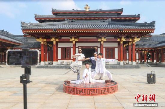 ͼΪ����������족�Ͱ˶ν���ѧ��ʦһ��������Ƶ����������� ������ ��