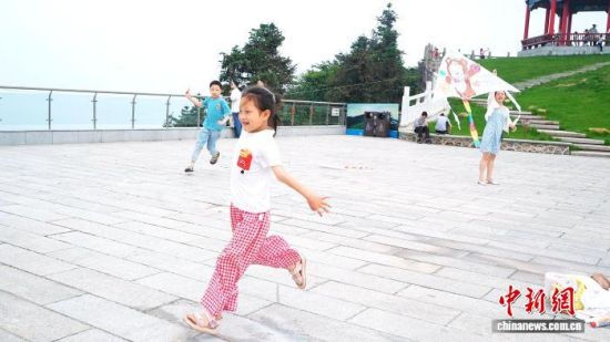 �������ڷŷ��Լ��ֻ�ķ��ݡ����ϲ�÷���ƶ�����������Ӫ�������޹�˾��ͼ