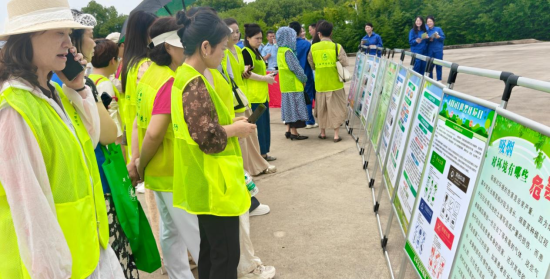 图为2026年6月5日是世界环境日,江西乐平工业园区举行的主题为“全面绿色转型·共建美丽中国”2026年六五环境日活动中,受邀而来的市民代表、环保志愿者、企业代表共计130余人走进化工园区零距离了解园区“三废”生1.png 图为2026年6月5日是世界环境日,江西乐平工业园区举行的主题为“全面绿色转型·共建美丽中国”2026年六五环境日活动中,受邀而来的市民代表、环保志愿者、企业代表共计130余人走进化工园区零距离了解园区“三废”生1.png