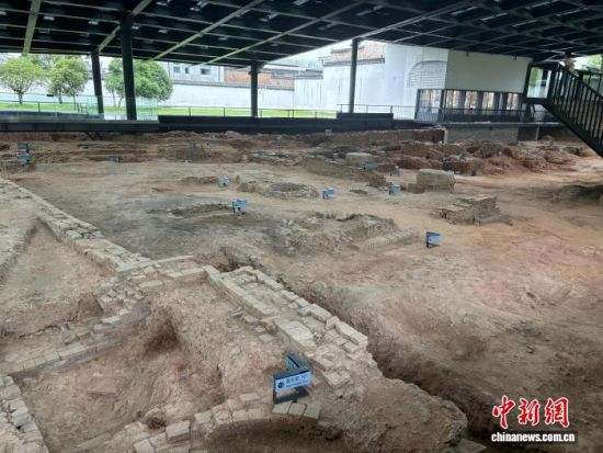 6月30日,江西景德镇御窑厂南麓遗址。中新社记者 李韵涵 摄 6月30日,江西景德镇御窑厂南麓遗址。中新社记者 李韵涵 摄