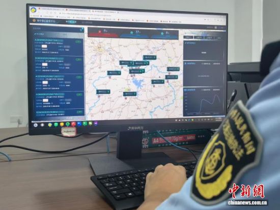 近日,江西省交通运输执法局三支队四大队依托大件运输并联许可3.0系统事中事后监管模块,查处了一起大件运输车辆不按许可路线行驶违法案件。江西省交通运输执法局 供图 近日,江西省交通运输执法局三支队四大队依托大件运输并联许可3.0系统事中事后监管模块,查处了一起大件运输车辆不按许可路线行驶违法案件。江西省交通运输执法局 供图