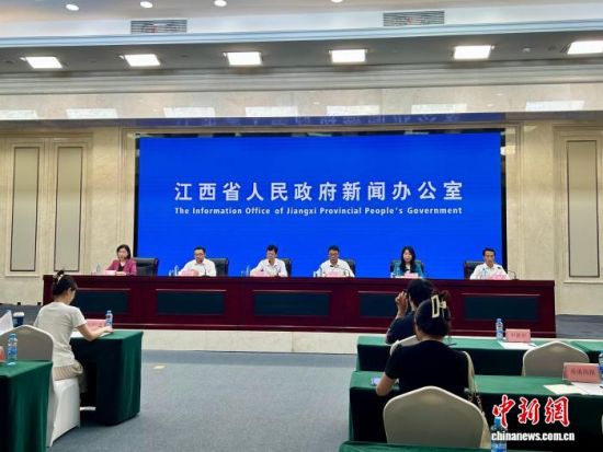 8月27日,江西省农村供水保障新闻发布会在南昌市举行。朱莹 摄 8月27日,江西省农村供水保障新闻发布会在南昌市举行。朱莹 摄