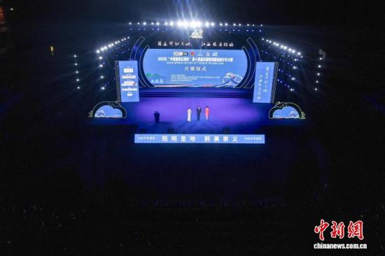 图为9月19日,2026第十四届环鄱阳湖国际自行车大赛开赛仪式在江西赣州崇义县举行。刘力鑫 摄 图为9月19日,2026第十四届环鄱阳湖国际自行车大赛开赛仪式在江西赣州崇义县举行。刘力鑫 摄