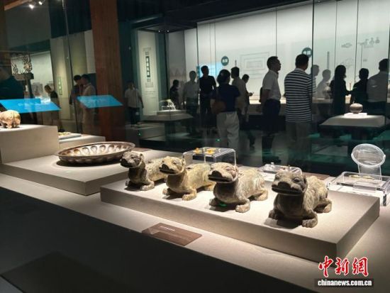 9月23日,“王畿江都——汉代江都王国历史与文化展”在南昌汉代海昏侯国遗址博物馆开幕。李韵涵 摄 9月23日,“王畿江都——汉代江都王国历史与文化展”在南昌汉代海昏侯国遗址博物馆开幕。李韵涵 摄