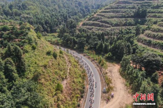 9月21日,图为江西赣州安远县三百山。刘力鑫 摄 9月21日,图为江西赣州安远县三百山。刘力鑫 摄