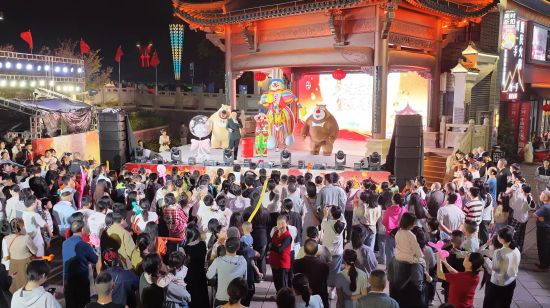 吉水县上下老街活动满满。 周梦生摄 吉水县上下老街活动满满。 周梦生摄