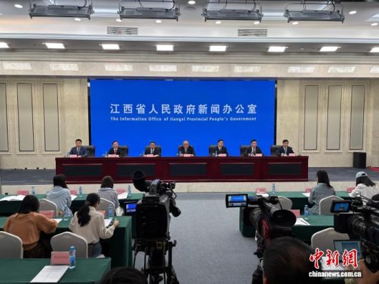 10月9日,江西省第三届职业技能大赛新闻发布会在南昌召开。李韵涵 摄 10月9日,江西省第三届职业技能大赛新闻发布会在南昌召开。李韵涵 摄