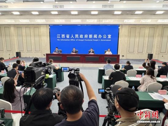 樟树第57届全国药材药品交易会新闻发布会现场。 肖龑 摄 樟树第57届全国药材药品交易会新闻发布会现场。 肖龑 摄
