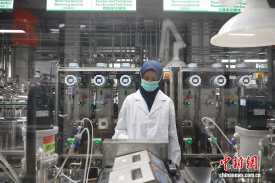 当地时间2024年8月28日,印度尼西亚万隆,中国—印尼新能源材料与冶金工程技术联合研究实验室揭牌。 中新社记者 李志全 摄 当地时间2024年8月28日,印度尼西亚万隆,中国—印尼新能源材料与冶金工程技术联合研究实验室揭牌。 中新社记者 李志全 摄