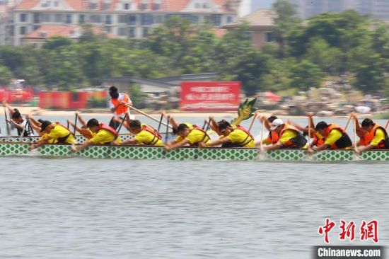 2023年中国南昌国际龙舟赛开赛 44支队伍竞渡九龙湖