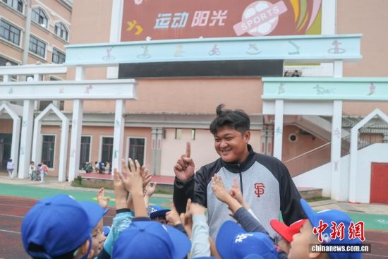 【图片故事】台青棒垒球教练扎根江西