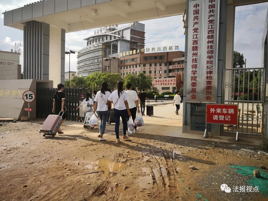 学生怒怼赣州技师学院_中新网江西新闻