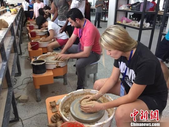 30余国留学生瓷都景德镇体验陶瓷文化_中新网