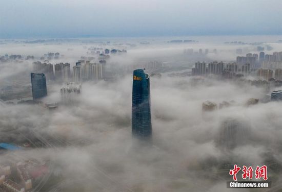江西南昌现壮观平流雾景观 宛如空中之城