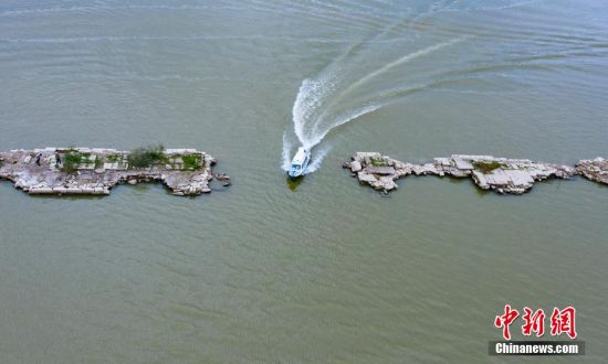 江西仙女湖水位下降 明代万年桥