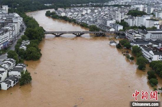 江西发布洪水红色预警 婺源遭暴雨低洼处受淹