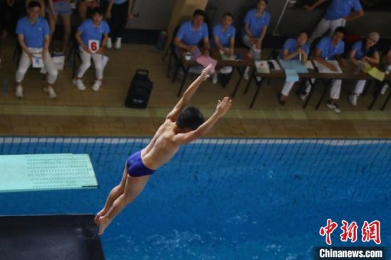 江西青少年跳水锦标赛收官 近百名运动员参赛