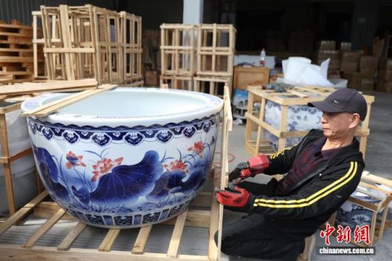 2 ͼΪһҵԱľΪһմˮ׽д ռ 