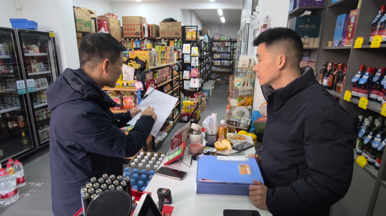 ͼΪ�������̲ݾ�Ӫ����Ա���Ѿ������������ۿͻ������֣��ң�����Ӫ�����ɡ���ʢ ��