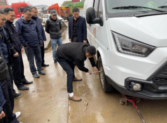 ����ͼΪ��ʻԱ��ʻ����ר������ֳ�