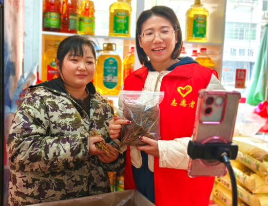 ����ͼΪ�����Ա�����չɽ����ũֱ��