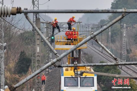 ͼΪ�ϲ������ְ��������ҵ��ƽ̨��������߽Ӵ�������Ͻ�����˨��ȷ������ƽ�ȡ�(����ͼ)������ ��