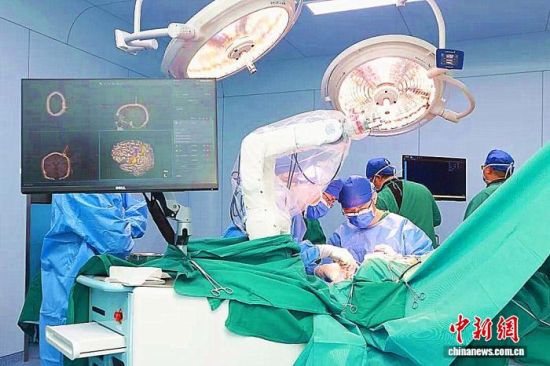 ͼΪ3��11�գ�����ʡ����ҽԺ��չ����ͨ���Ի��ӿ�ϵͳ�����Խ���ֲ��������ɺ ��