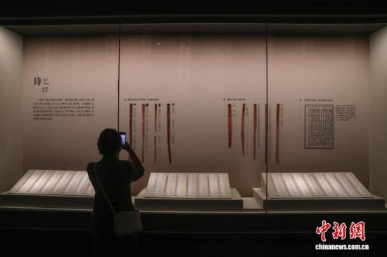 4��14�գ������ϲ��������㺣�衪����������������Ļ�չ�����ϲ�������������ַ����ݿ�Ļ��ͼΪ����������չ���ġ�ʫ������������� ��