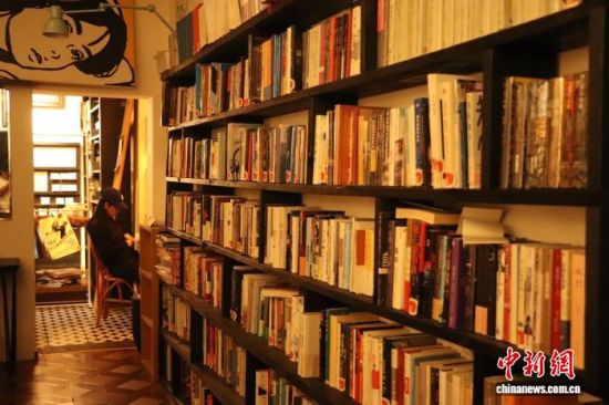 ͼΪ���ڽ����ϲ�һ��ɫ������Ķ��Ķ��ߡ����ܽ��� ��