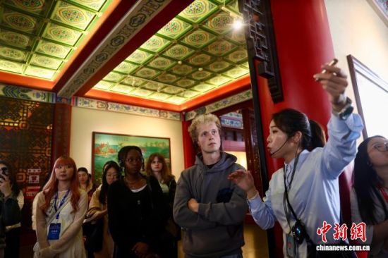 4��15�գ����Խ��Ŵ�ѧ��ţ���ѧ��������ѧ�ȸ�У�Ķ����������ηá�������¥�������������� ��