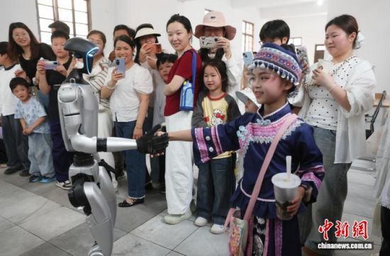 ͼΪ����������ε�С�������ں����λ��������ֻ�������������� ��ռ�� ��