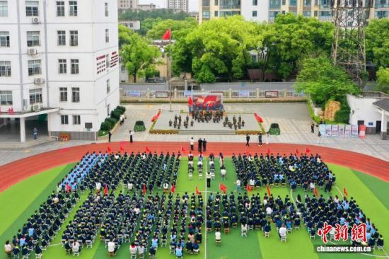 4��15�գ���ʫ�޾��ꡤȭչ�۷硱�Ķ�չʾ������������ϲ������ʵ��ѧУ���С��ϲ�����������ί��������ͼ