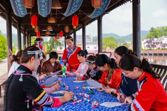 ���ء��������������Ļ���ڸ������ﱱ������Ļ������ο������Ⱥ��Я������ũ�񻭴������Ա�ī�����Ҹ����������ίͳս����ͼ