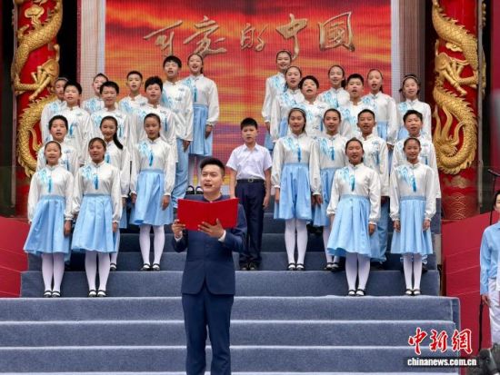 ͼΪ������Ա������ϲ��е���ʮ��Сѧ�������ж����ɰ����й�������¬���� ��