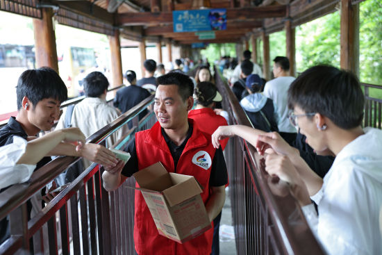 龙虎山景区五一假期以优质服务擦亮文旅名片