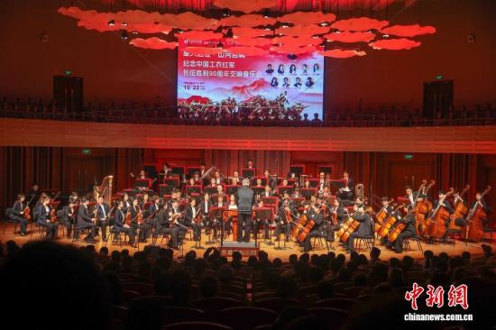 2026��10��22�����й���ũ�������ʤ��90��������գ�����ʡ�����й���ũ�������ʤ��90���꽻�����ֻ����ϲ����С��������ֻ��ԡ�������衪���������Զ���ѡ���һ�й�����ʷ�ϵľ�����ƷΪ���ģ�ͨ������������ͺϳ���������ʽ�����ֳ������׿���Ĺ�����̣�����ΰ�������񣬼�����ʱ���ķܶ��������������ֻ����ϲ��������źͽ����Ƽ�ʦ����ѧ�����Ǻϳ��Ź�ͬ���֡�ͼΪ���ֻ��ֳ������������ ������ ��