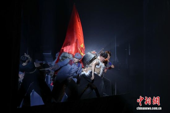 原创民族歌舞剧《五彩红军衣》的台前幕后